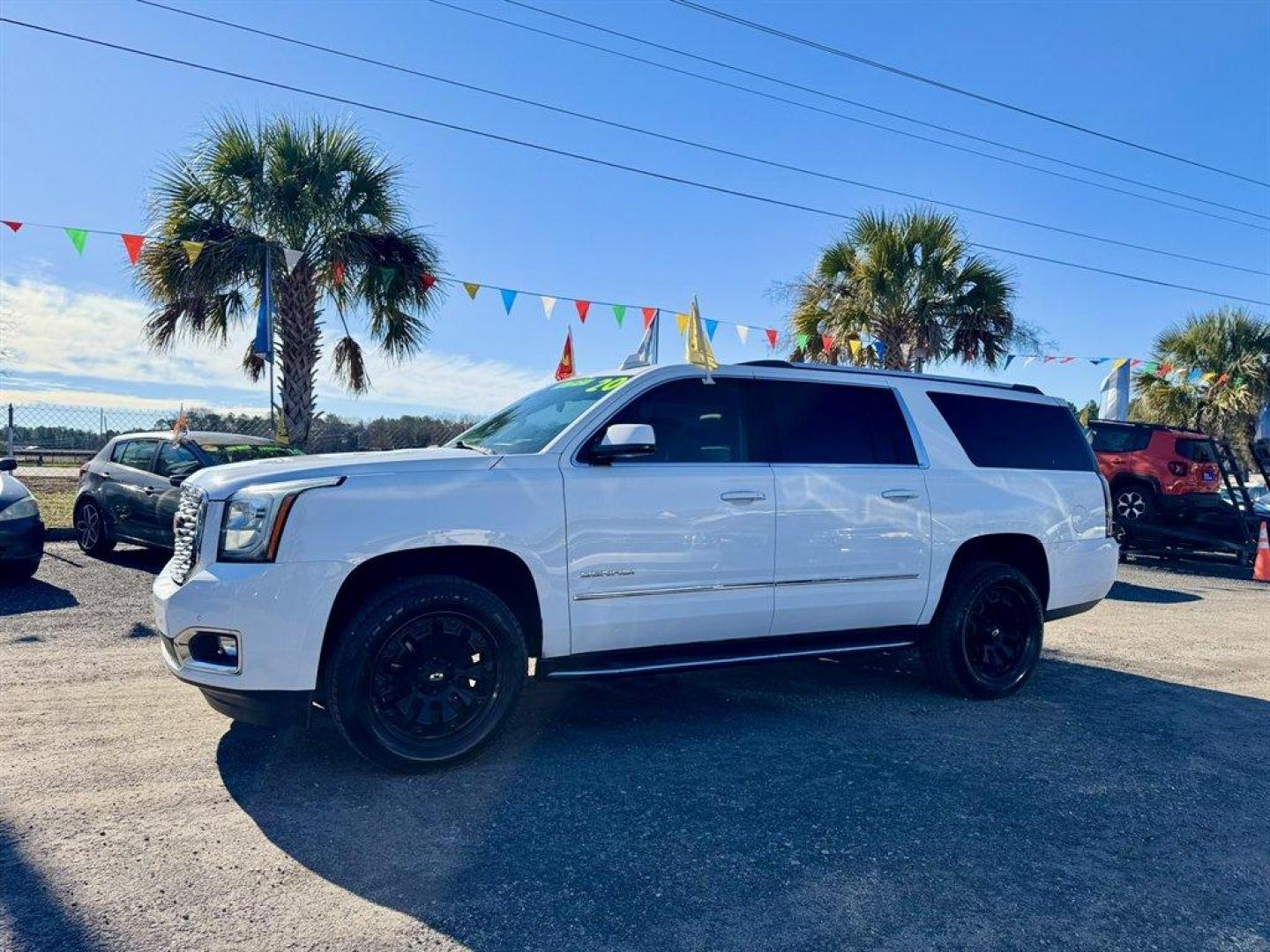 2020 White /Black GMC Yukon XL (1GKS1HKJ9LR) with an 6.2l V8 DI VVT Flex 6.2l engine, Automatic transmission, located at 745 East Steele Rd., West Columbia, SC, 29170, (803) 755-9148, 33.927212, -81.148483 - Photo#0
