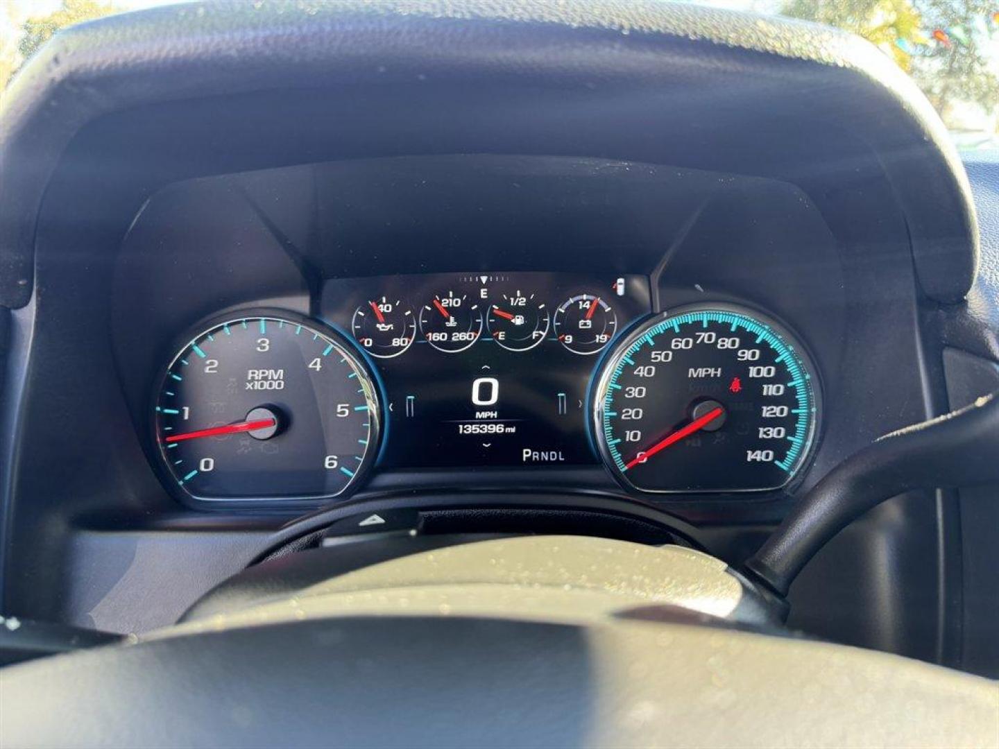 2020 White /Black GMC Yukon XL (1GKS1HKJ9LR) with an 6.2l V8 DI VVT Flex 6.2l engine, Automatic transmission, located at 745 East Steele Rd., West Columbia, SC, 29170, (803) 755-9148, 33.927212, -81.148483 - Photo#10