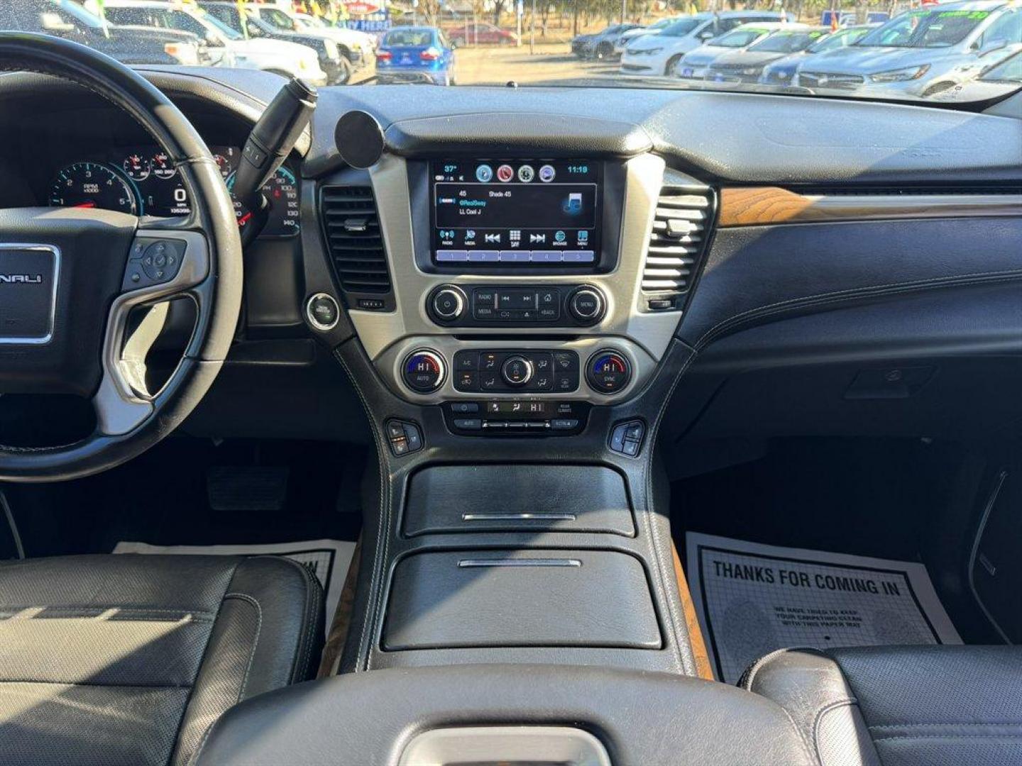 2020 White /Black GMC Yukon XL (1GKS1HKJ9LR) with an 6.2l V8 DI VVT Flex 6.2l engine, Automatic transmission, located at 745 East Steele Rd., West Columbia, SC, 29170, (803) 755-9148, 33.927212, -81.148483 - Photo#11