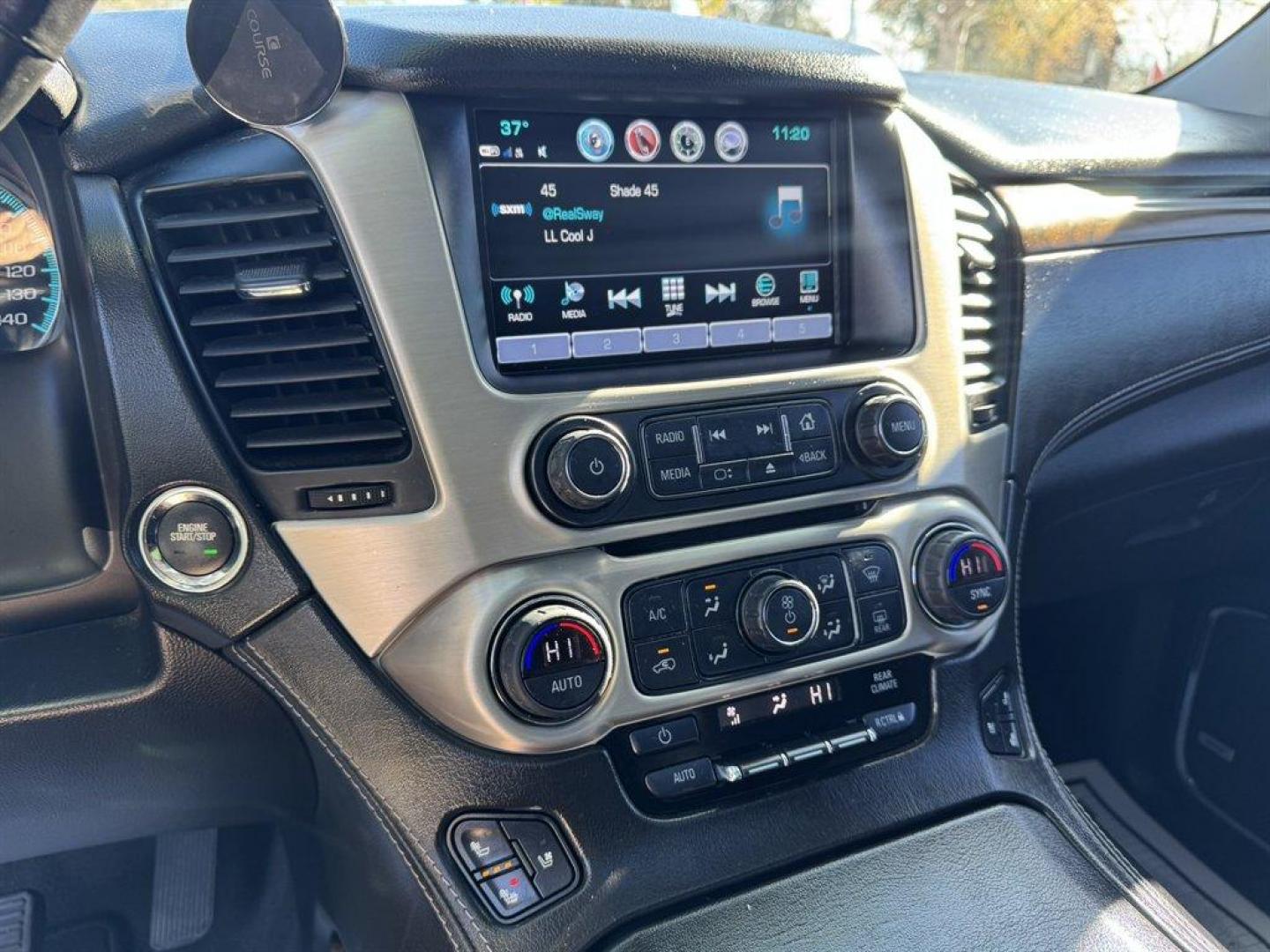 2020 White /Black GMC Yukon XL (1GKS1HKJ9LR) with an 6.2l V8 DI VVT Flex 6.2l engine, Automatic transmission, located at 745 East Steele Rd., West Columbia, SC, 29170, (803) 755-9148, 33.927212, -81.148483 - Photo#12