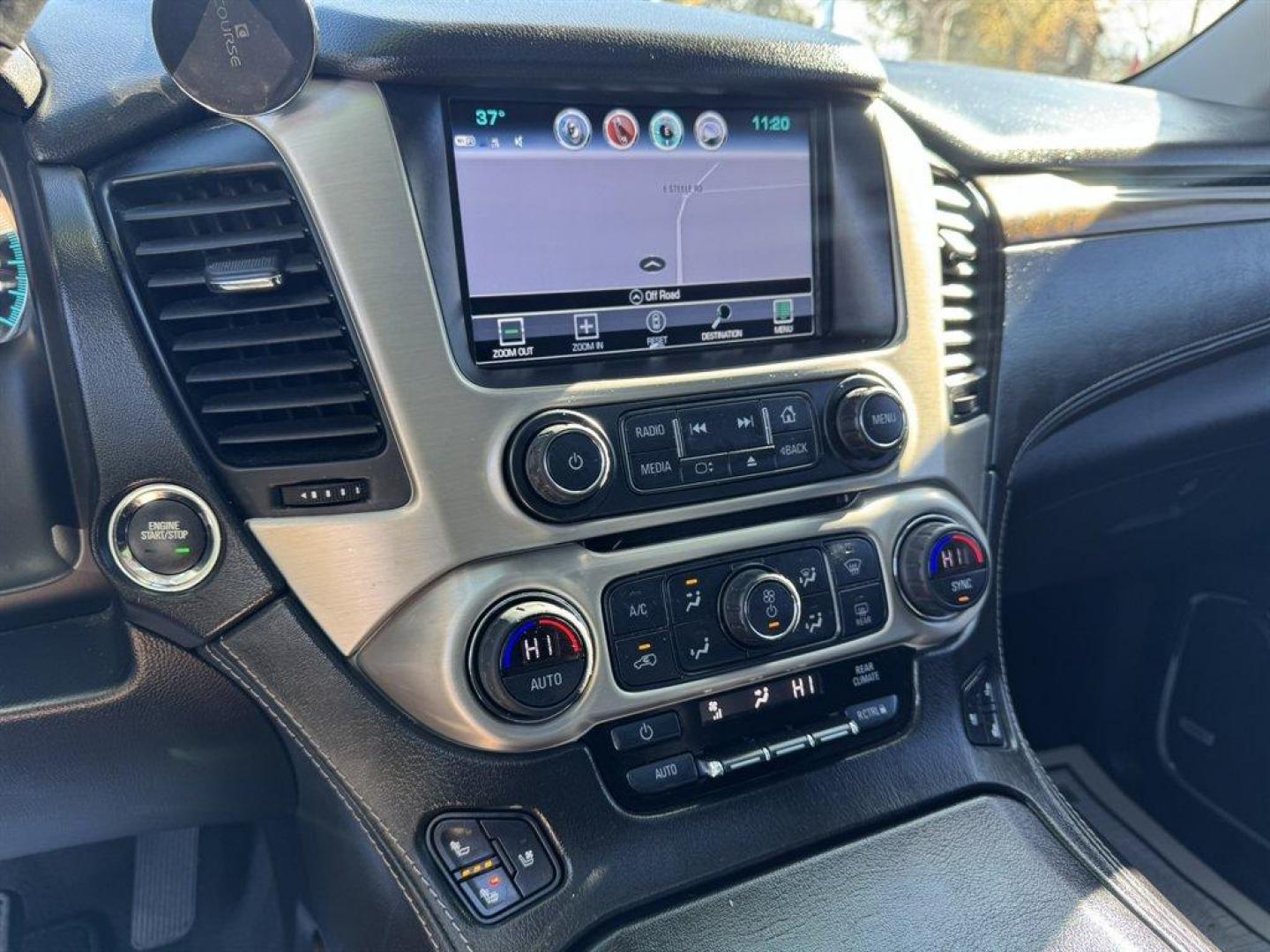 2020 White /Black GMC Yukon XL (1GKS1HKJ9LR) with an 6.2l V8 DI VVT Flex 6.2l engine, Automatic transmission, located at 745 East Steele Rd., West Columbia, SC, 29170, (803) 755-9148, 33.927212, -81.148483 - Photo#13