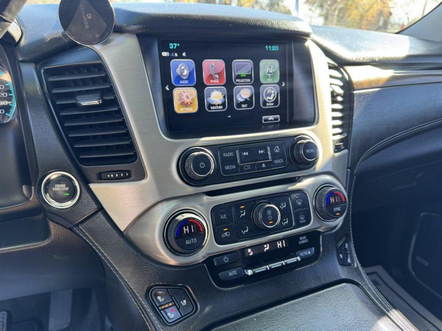 2020 White /Black GMC Yukon XL (1GKS1HKJ9LR) with an 6.2l V8 DI VVT Flex 6.2l engine, Automatic transmission, located at 745 East Steele Rd., West Columbia, SC, 29170, (803) 755-9148, 33.927212, -81.148483 - Photo#14