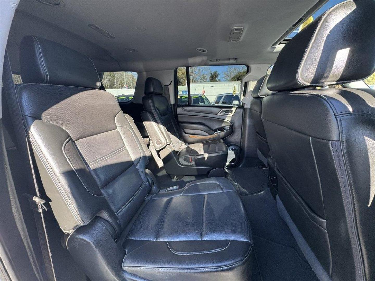 2020 White /Black GMC Yukon XL (1GKS1HKJ9LR) with an 6.2l V8 DI VVT Flex 6.2l engine, Automatic transmission, located at 745 East Steele Rd., West Columbia, SC, 29170, (803) 755-9148, 33.927212, -81.148483 - Photo#28