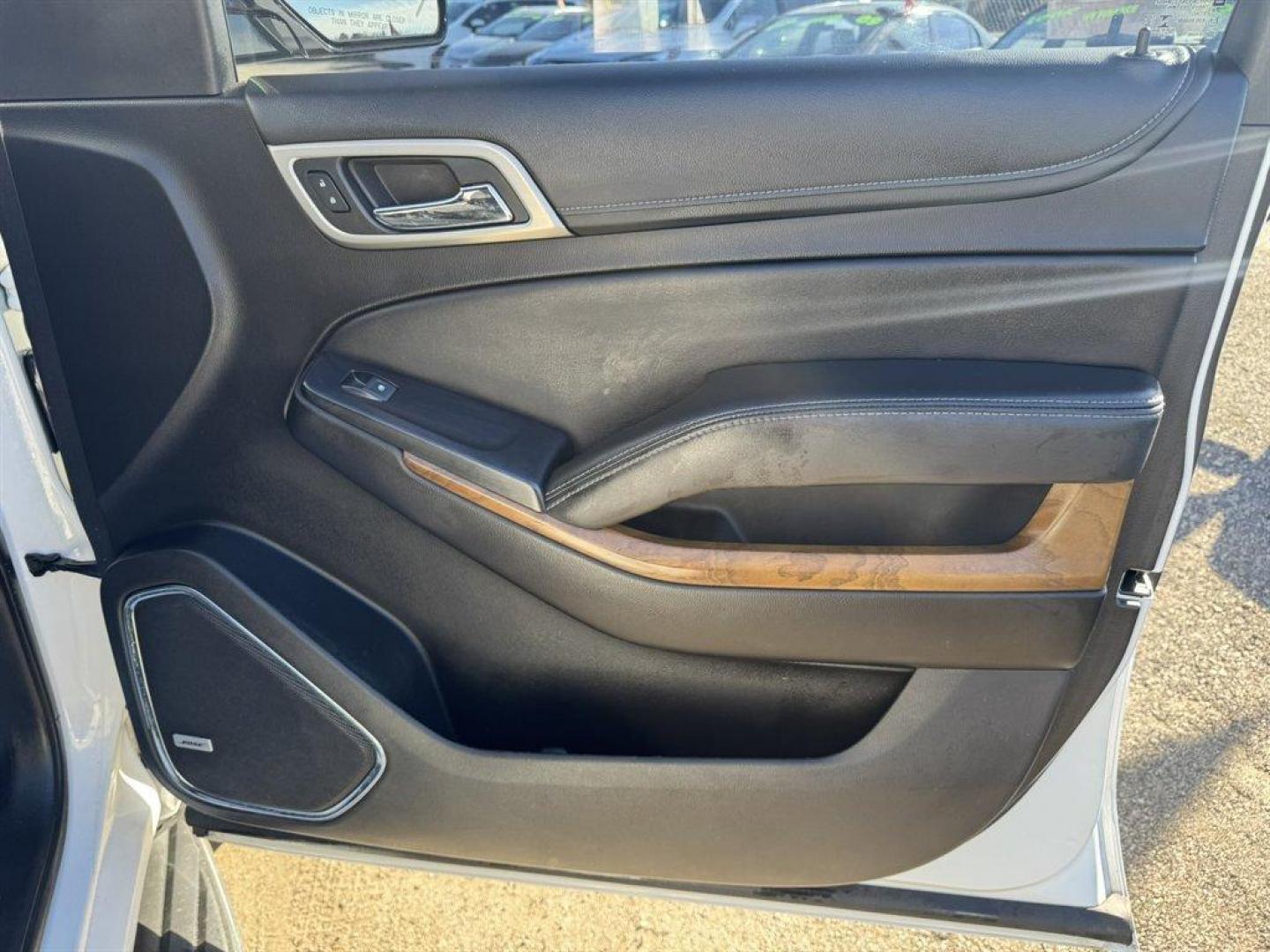 2020 White /Black GMC Yukon XL (1GKS1HKJ9LR) with an 6.2l V8 DI VVT Flex 6.2l engine, Automatic transmission, located at 745 East Steele Rd., West Columbia, SC, 29170, (803) 755-9148, 33.927212, -81.148483 - Photo#29