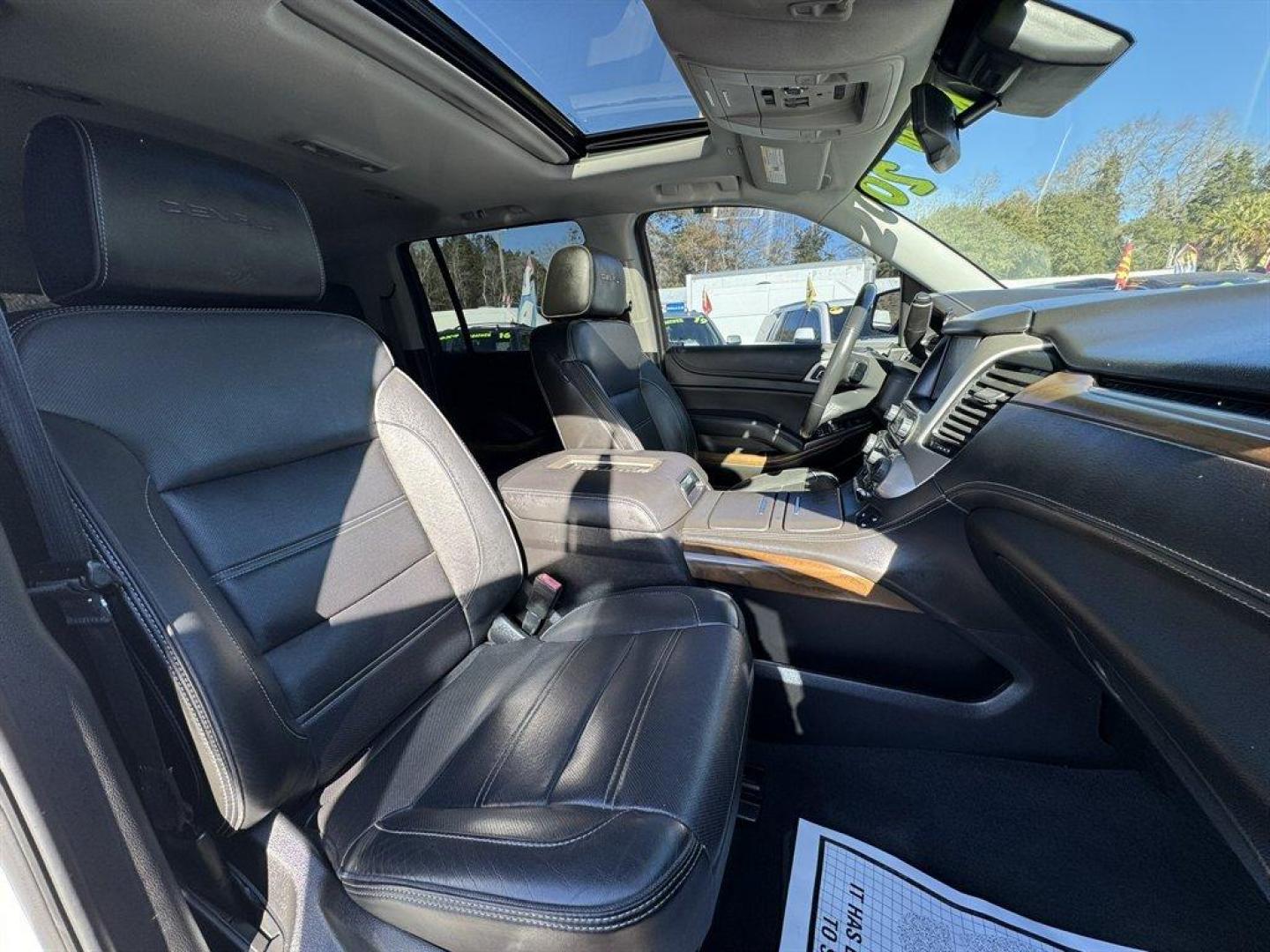 2020 White /Black GMC Yukon XL (1GKS1HKJ9LR) with an 6.2l V8 DI VVT Flex 6.2l engine, Automatic transmission, located at 745 East Steele Rd., West Columbia, SC, 29170, (803) 755-9148, 33.927212, -81.148483 - Photo#30