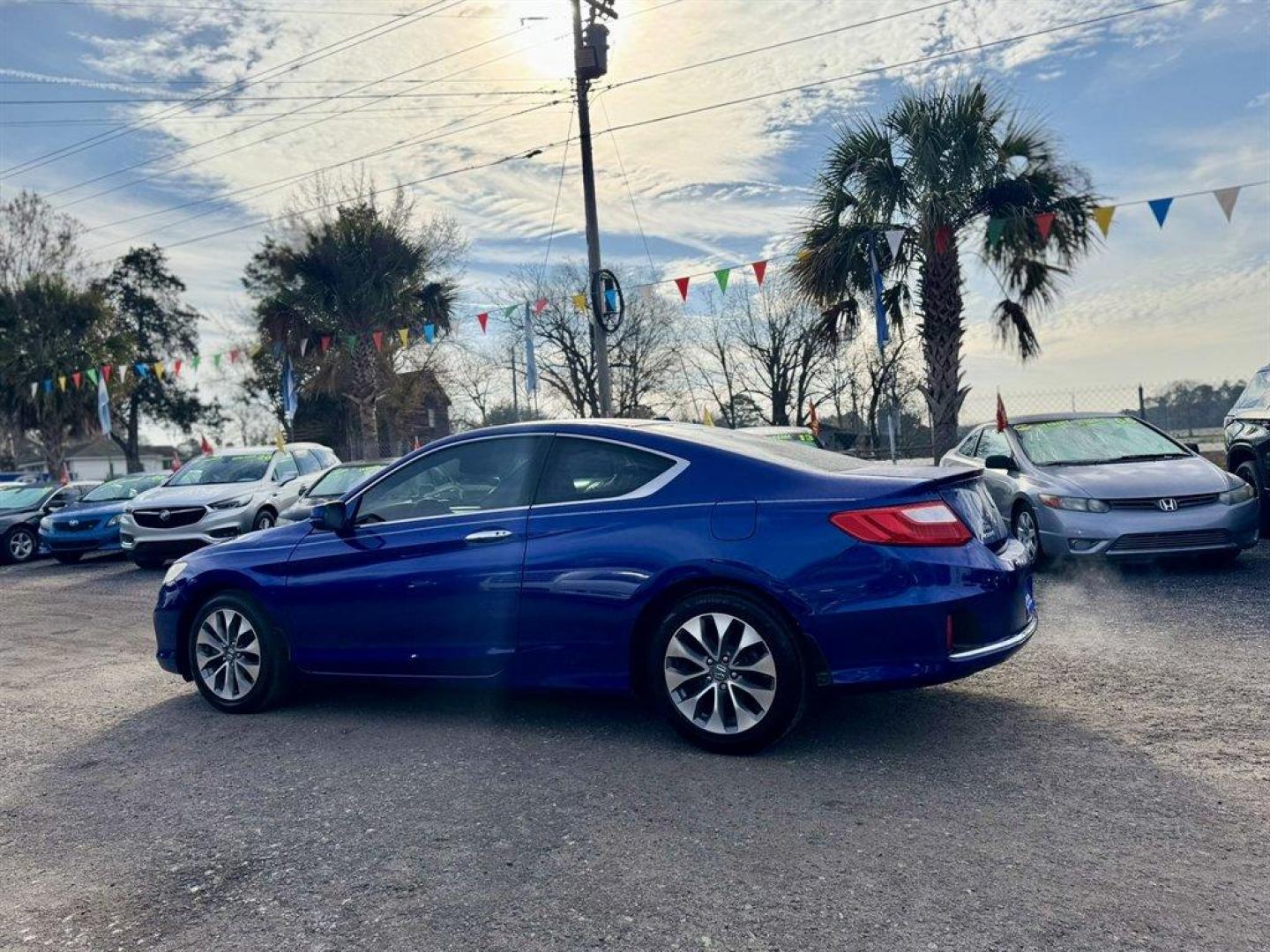 2015 Blue /Black Honda Accord (1HGCT1B81FA) with an 2.4l I-4 DI Dohc 2.4l engine, Automatic transmission, located at 745 East Steele Rd., West Columbia, SC, 29170, (803) 755-9148, 33.927212, -81.148483 - Photo#5