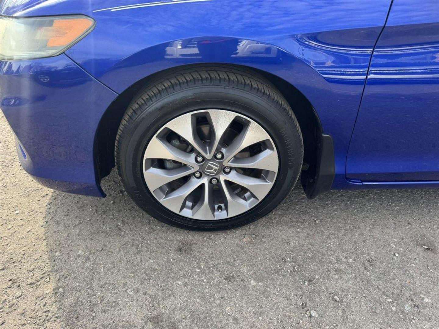 2015 Blue /Black Honda Accord (1HGCT1B81FA) with an 2.4l I-4 DI Dohc 2.4l engine, Automatic transmission, located at 745 East Steele Rd., West Columbia, SC, 29170, (803) 755-9148, 33.927212, -81.148483 - Photo#27