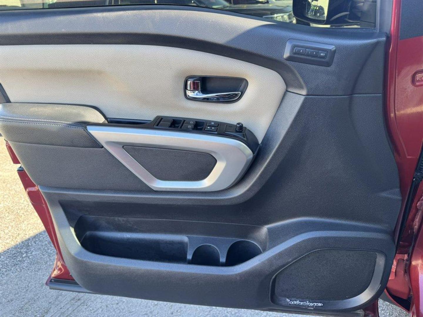 2017 Red /Beige Nissan Titan XD (1N6BA1F40HN) with an 5.0l V8 DI Dohc Tdsl 5.0l engine, Automatic transmission, located at 745 East Steele Rd., West Columbia, SC, 29170, (803) 755-9148, 33.927212, -81.148483 - Photo#19