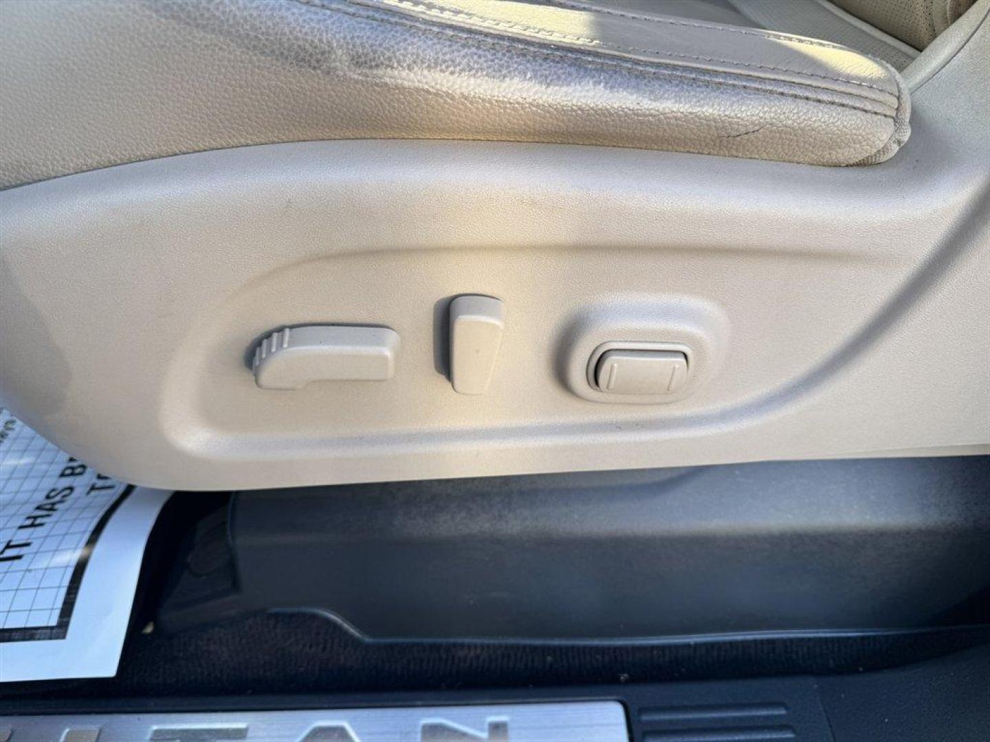 2017 Red /Beige Nissan Titan XD (1N6BA1F40HN) with an 5.0l V8 DI Dohc Tdsl 5.0l engine, Automatic transmission, located at 745 East Steele Rd., West Columbia, SC, 29170, (803) 755-9148, 33.927212, -81.148483 - Photo#22