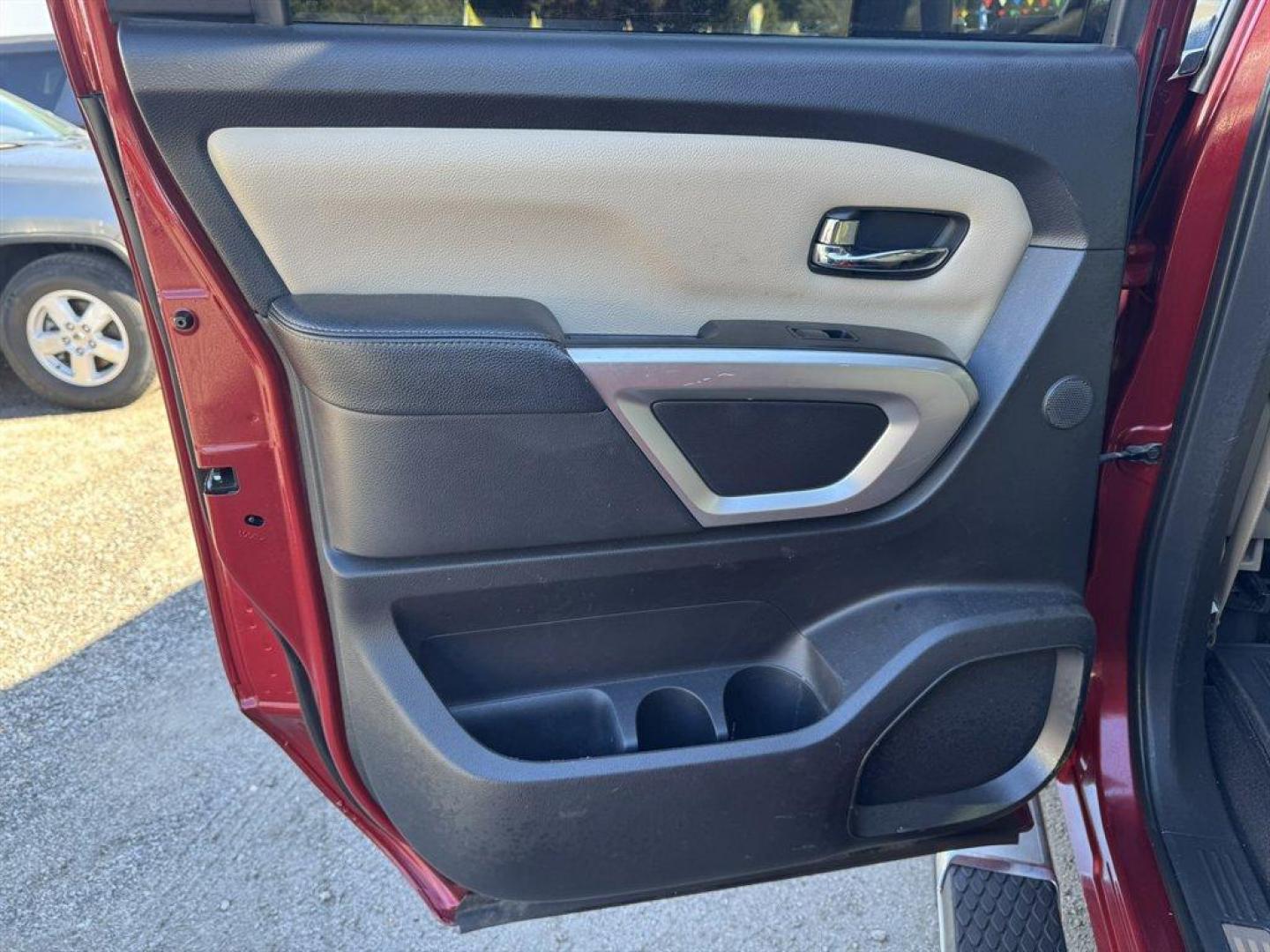 2017 Red /Beige Nissan Titan XD (1N6BA1F40HN) with an 5.0l V8 DI Dohc Tdsl 5.0l engine, Automatic transmission, located at 745 East Steele Rd., West Columbia, SC, 29170, (803) 755-9148, 33.927212, -81.148483 - Photo#23