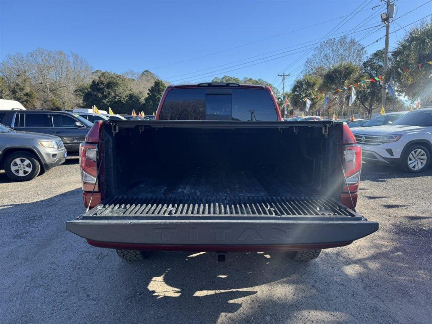 2017 Red /Beige Nissan Titan XD (1N6BA1F40HN) with an 5.0l V8 DI Dohc Tdsl 5.0l engine, Automatic transmission, located at 745 East Steele Rd., West Columbia, SC, 29170, (803) 755-9148, 33.927212, -81.148483 - Photo#30