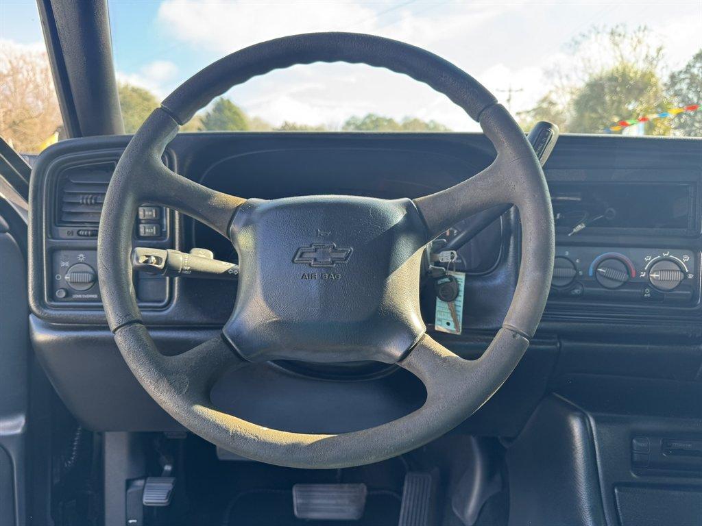 2001 Black /Grey Chevrolet Silverado 1500 (1GCEK19T21E) with an 5.3l V8 SFI 5.3l engine, Automatic transmission, located at 745 East Steele Rd., West Columbia, SC, 29170, (803) 755-9148, 33.927212, -81.148483 - Photo#6