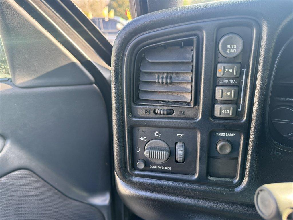 2001 Black /Grey Chevrolet Silverado 1500 (1GCEK19T21E) with an 5.3l V8 SFI 5.3l engine, Automatic transmission, located at 745 East Steele Rd., West Columbia, SC, 29170, (803) 755-9148, 33.927212, -81.148483 - Photo#9