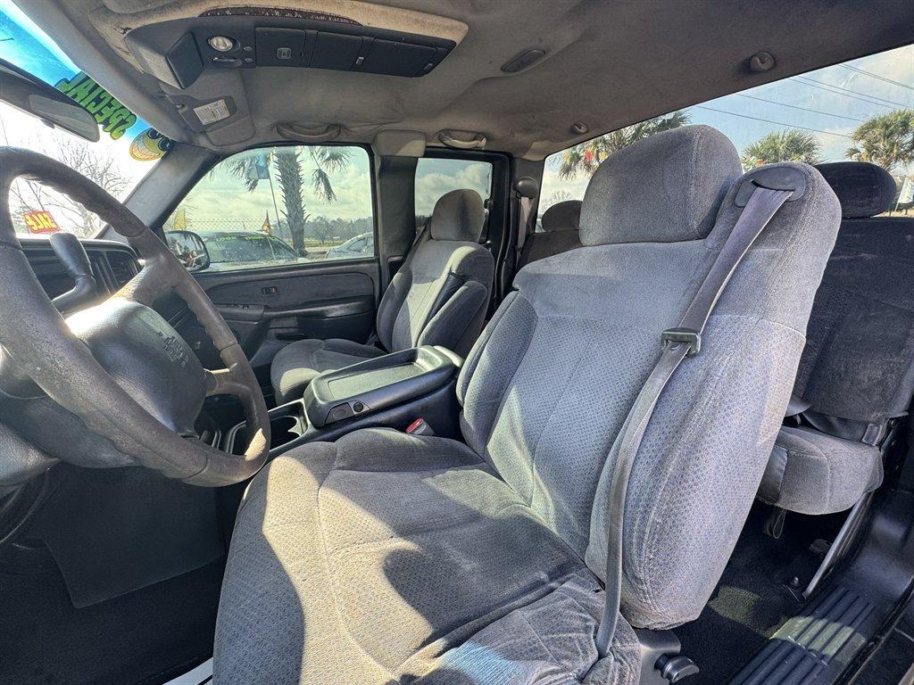 2001 Black /Grey Chevrolet Silverado 1500 (1GCEK19T21E) with an 5.3l V8 SFI 5.3l engine, Automatic transmission, located at 745 East Steele Rd., West Columbia, SC, 29170, (803) 755-9148, 33.927212, -81.148483 - Photo#12