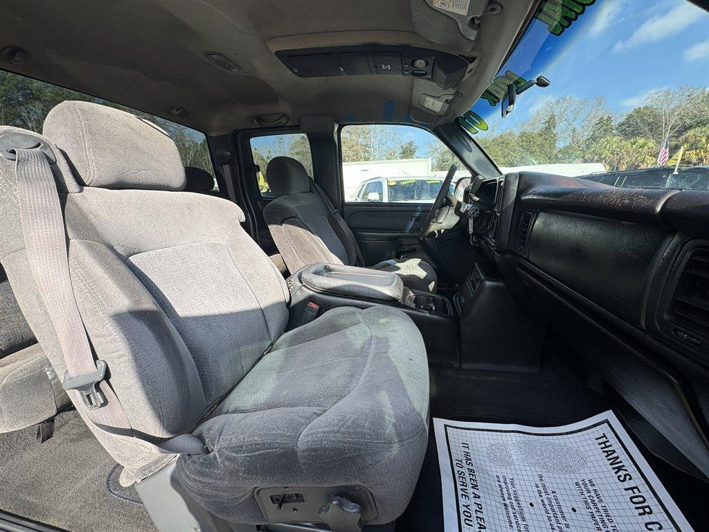 2001 Black /Grey Chevrolet Silverado 1500 (1GCEK19T21E) with an 5.3l V8 SFI 5.3l engine, Automatic transmission, located at 745 East Steele Rd., West Columbia, SC, 29170, (803) 755-9148, 33.927212, -81.148483 - Photo#18