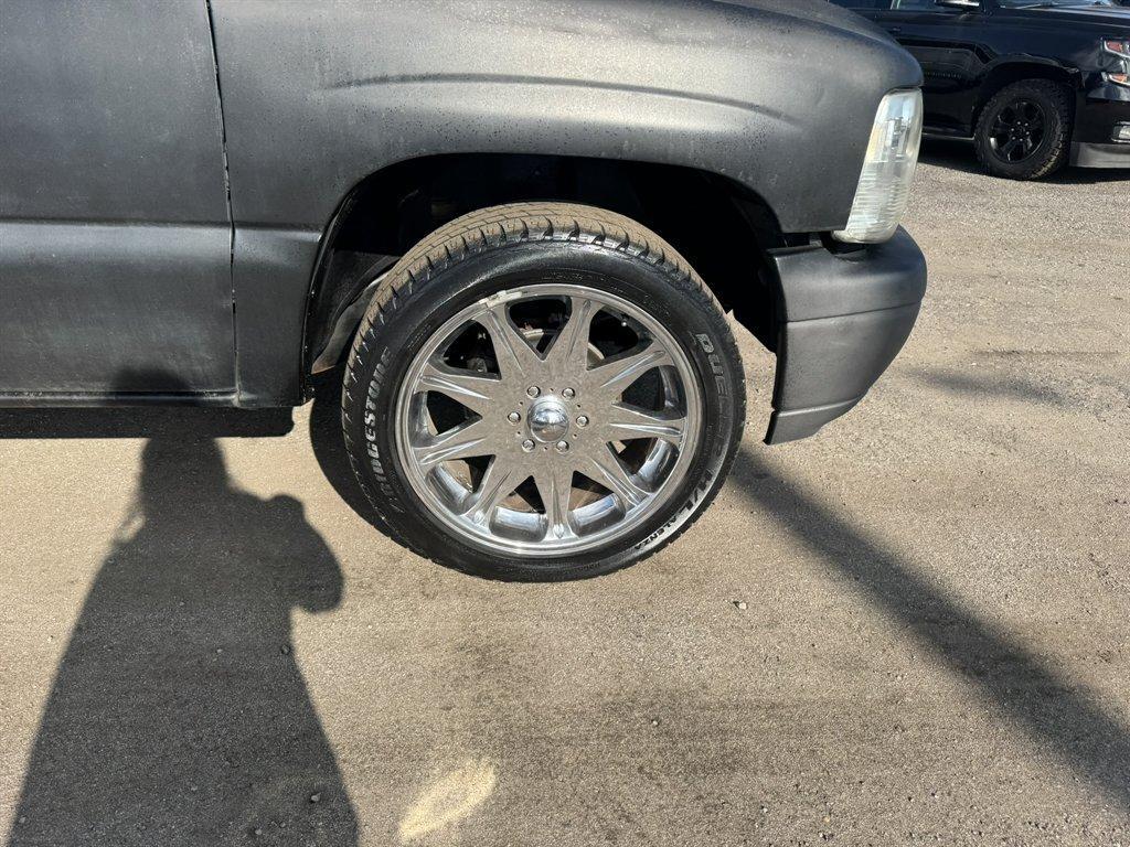 2001 Black /Grey Chevrolet Silverado 1500 (1GCEK19T21E) with an 5.3l V8 SFI 5.3l engine, Automatic transmission, located at 745 East Steele Rd., West Columbia, SC, 29170, (803) 755-9148, 33.927212, -81.148483 - Photo#20