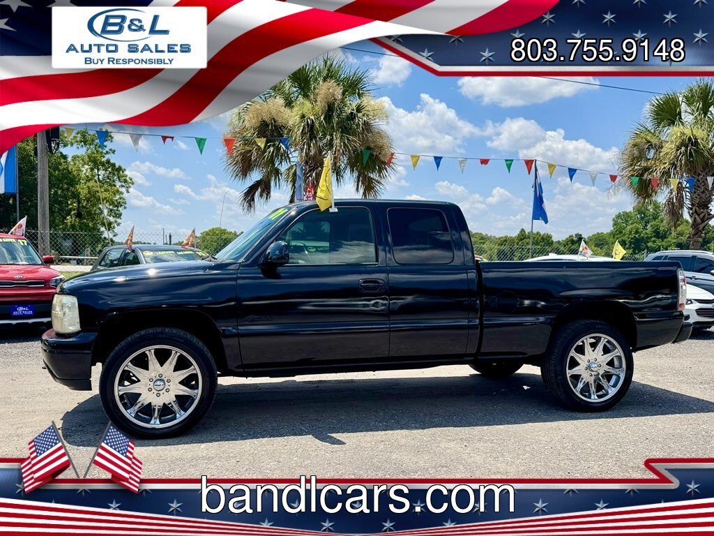 2001 Black /Grey Chevrolet Silverado 1500 (1GCEK19T21E) with an 5.3l V8 SFI 5.3l engine, Automatic transmission, located at 745 East Steele Rd., West Columbia, SC, 29170, (803) 755-9148, 33.927212, -81.148483- Photo#0