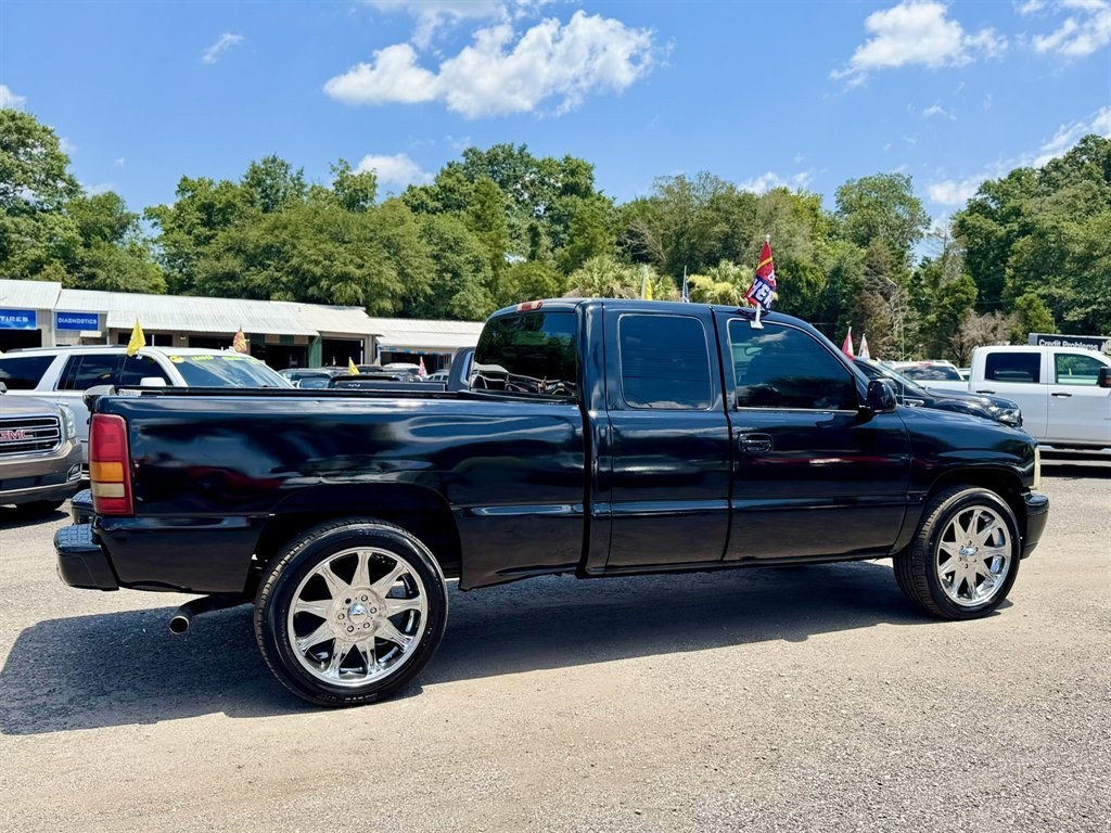 2001 Black /Grey Chevrolet Silverado 1500 (1GCEK19T21E) with an 5.3l V8 SFI 5.3l engine, Automatic transmission, located at 745 East Steele Rd., West Columbia, SC, 29170, (803) 755-9148, 33.927212, -81.148483- Photo#3