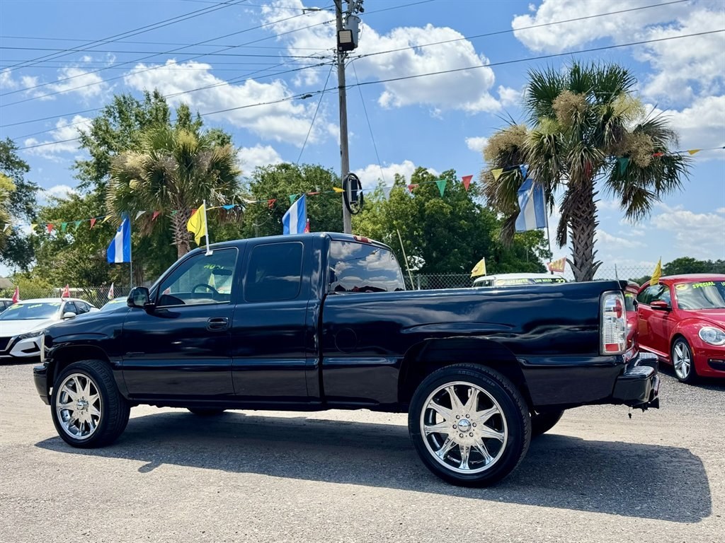 2001 Black /Grey Chevrolet Silverado 1500 (1GCEK19T21E) with an 5.3l V8 SFI 5.3l engine, Automatic transmission, located at 745 East Steele Rd., West Columbia, SC, 29170, (803) 755-9148, 33.927212, -81.148483- Photo#5