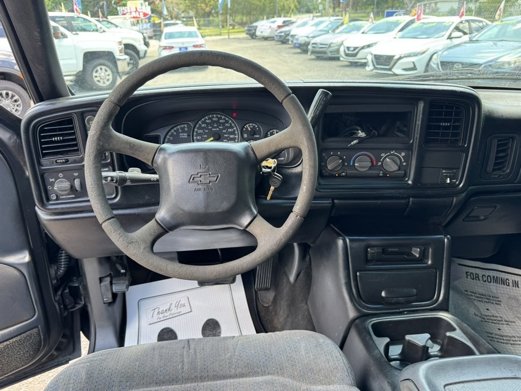 2001 Black /Grey Chevrolet Silverado 1500 (1GCEK19T21E) with an 5.3l V8 SFI 5.3l engine, Automatic transmission, located at 745 East Steele Rd., West Columbia, SC, 29170, (803) 755-9148, 33.927212, -81.148483- Photo#6