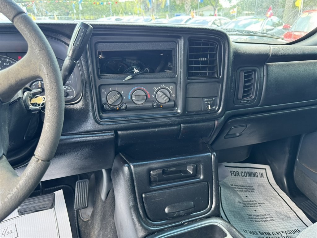2001 Black /Grey Chevrolet Silverado 1500 (1GCEK19T21E) with an 5.3l V8 SFI 5.3l engine, Automatic transmission, located at 745 East Steele Rd., West Columbia, SC, 29170, (803) 755-9148, 33.927212, -81.148483- Photo#9