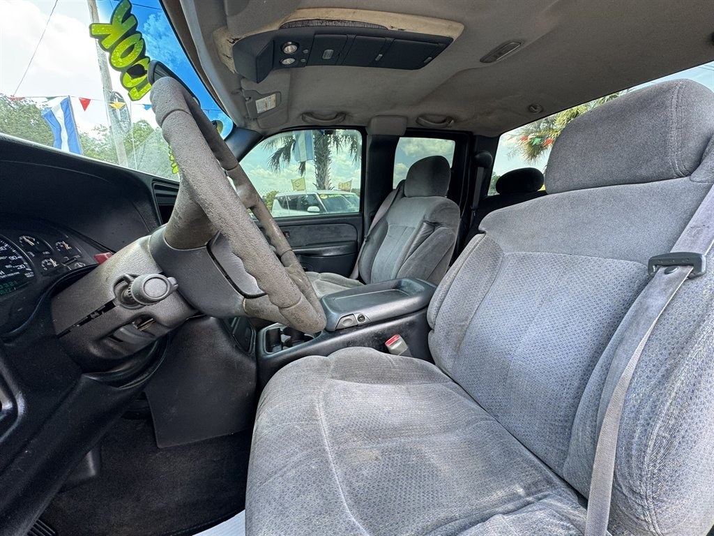 2001 Black /Grey Chevrolet Silverado 1500 (1GCEK19T21E) with an 5.3l V8 SFI 5.3l engine, Automatic transmission, located at 745 East Steele Rd., West Columbia, SC, 29170, (803) 755-9148, 33.927212, -81.148483- Photo#13