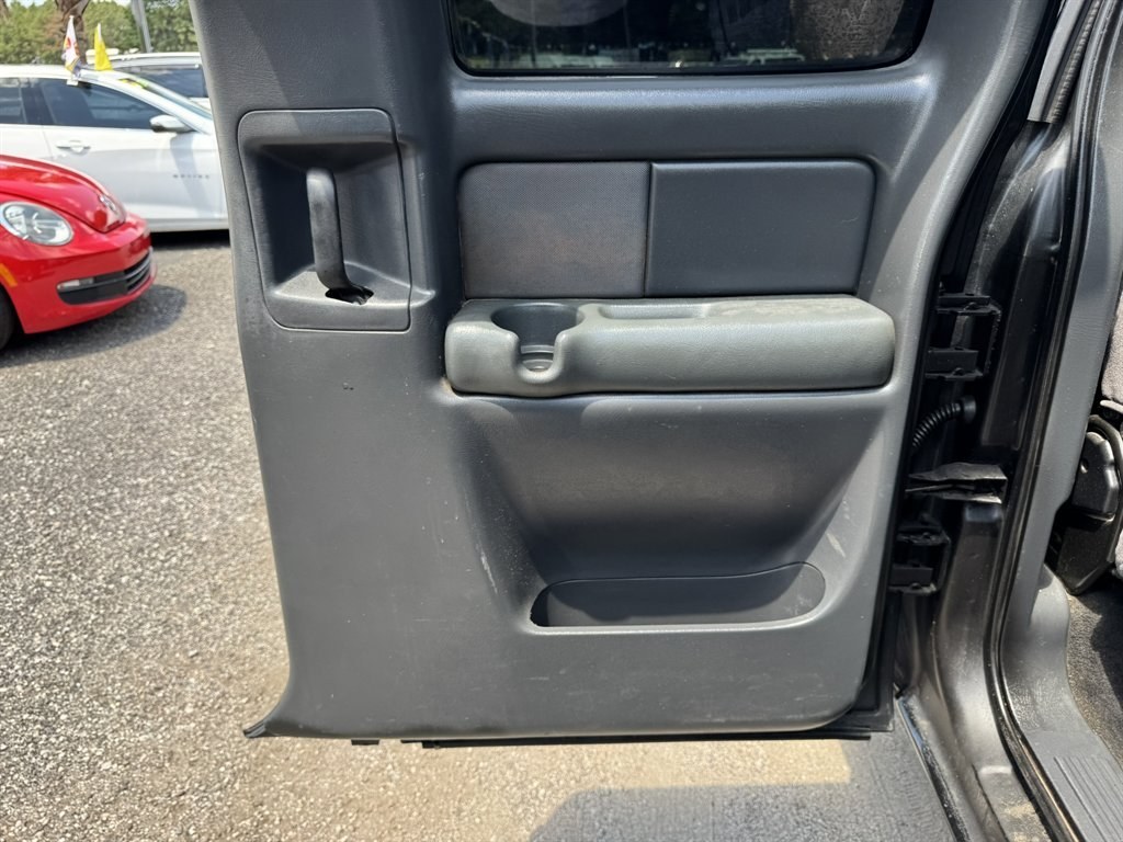 2001 Black /Grey Chevrolet Silverado 1500 (1GCEK19T21E) with an 5.3l V8 SFI 5.3l engine, Automatic transmission, located at 745 East Steele Rd., West Columbia, SC, 29170, (803) 755-9148, 33.927212, -81.148483- Photo#16