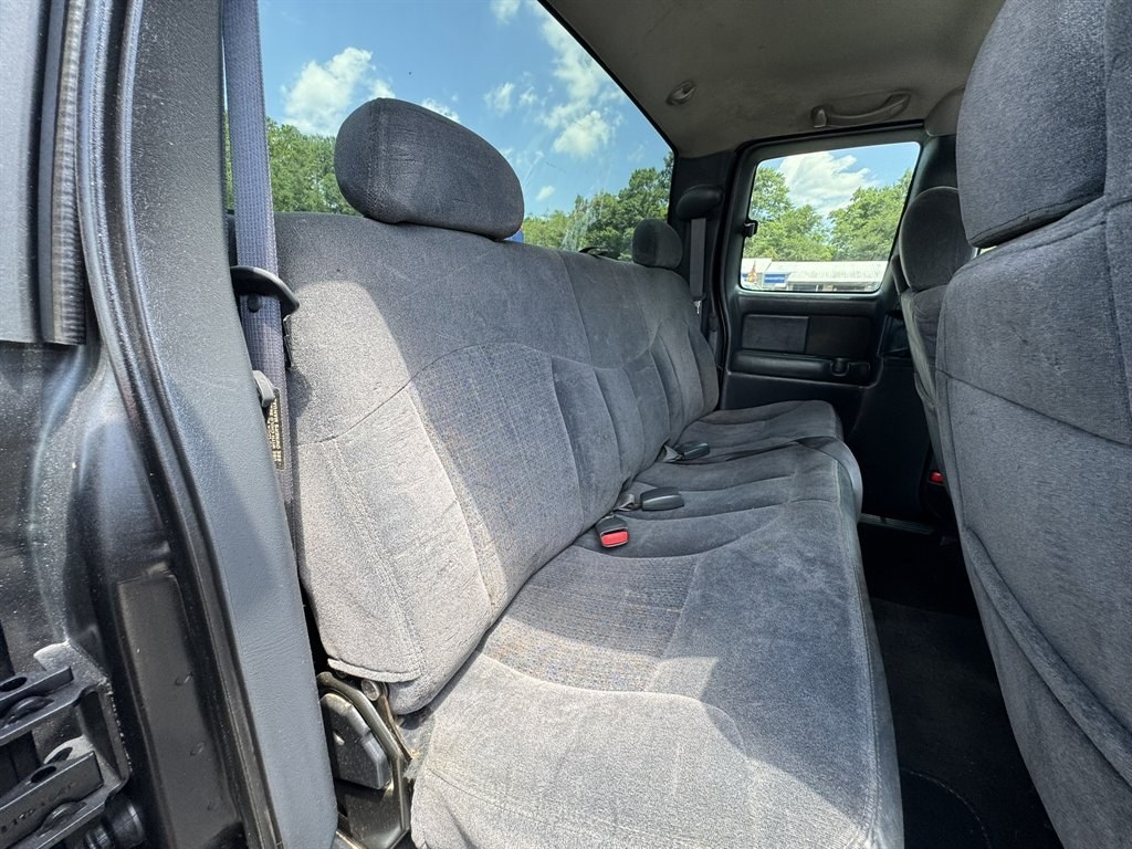 2001 Black /Grey Chevrolet Silverado 1500 (1GCEK19T21E) with an 5.3l V8 SFI 5.3l engine, Automatic transmission, located at 745 East Steele Rd., West Columbia, SC, 29170, (803) 755-9148, 33.927212, -81.148483- Photo#17