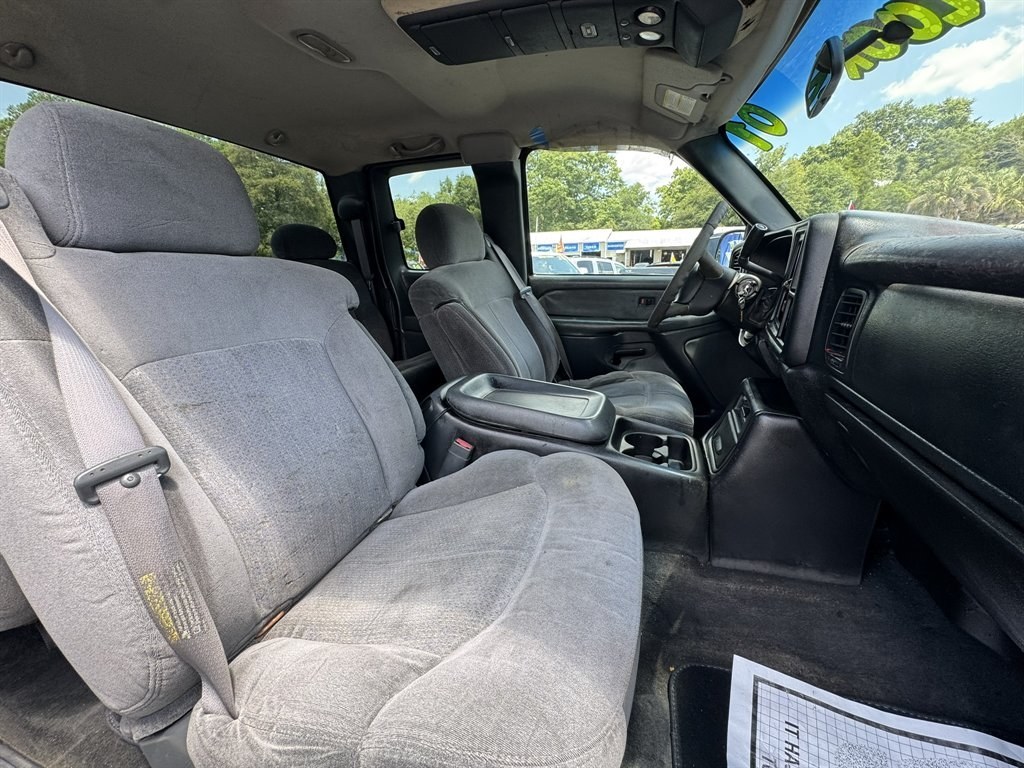 2001 Black /Grey Chevrolet Silverado 1500 (1GCEK19T21E) with an 5.3l V8 SFI 5.3l engine, Automatic transmission, located at 745 East Steele Rd., West Columbia, SC, 29170, (803) 755-9148, 33.927212, -81.148483- Photo#19