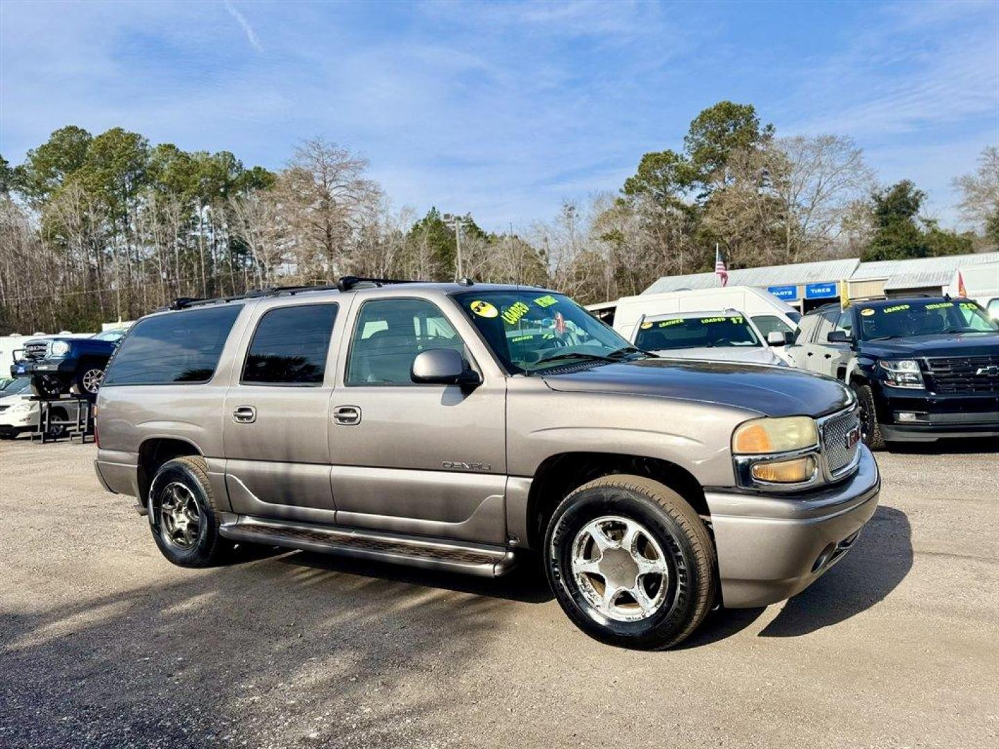 2005 Gold /Grey GMC Yukon XL (1GKFK66U05J) with an 6.0l V8 SFI OHV 6.0l engine, Automatic transmission, located at 745 East Steele Rd., West Columbia, SC, 29170, (803) 755-9148, 33.927212, -81.148483 - Photo#2