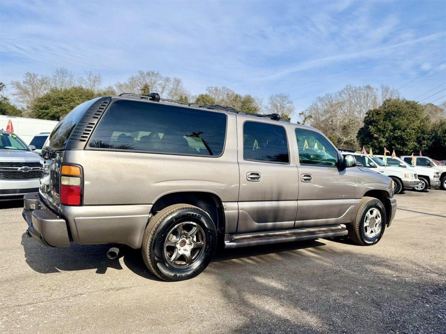 2005 Gold /Grey GMC Yukon XL (1GKFK66U05J) with an 6.0l V8 SFI OHV 6.0l engine, Automatic transmission, located at 745 East Steele Rd., West Columbia, SC, 29170, (803) 755-9148, 33.927212, -81.148483 - Photo#3