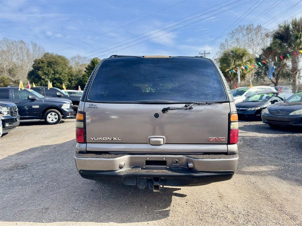 2005 Gold /Grey GMC Yukon XL (1GKFK66U05J) with an 6.0l V8 SFI OHV 6.0l engine, Automatic transmission, located at 745 East Steele Rd., West Columbia, SC, 29170, (803) 755-9148, 33.927212, -81.148483 - Photo#4