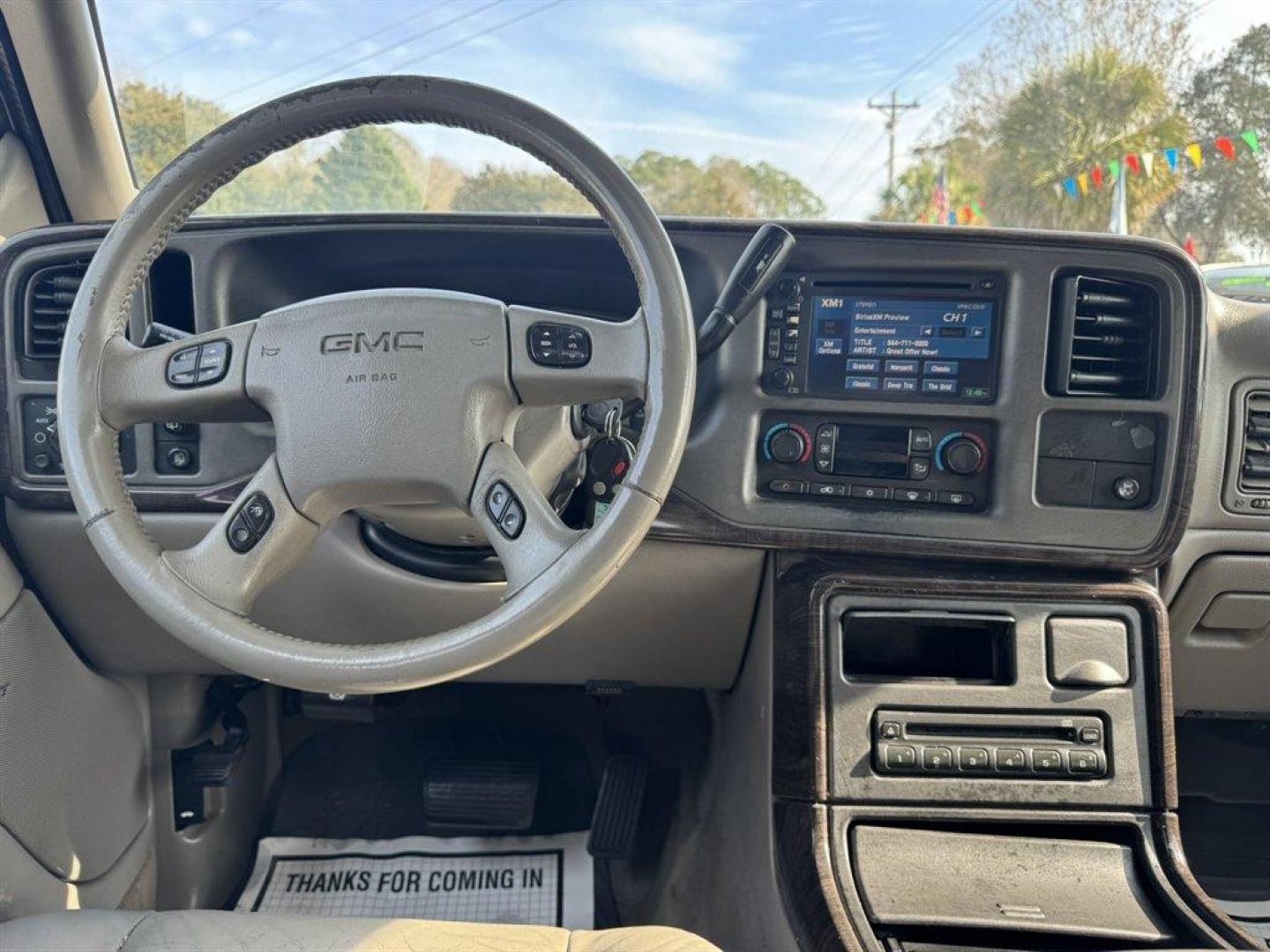 2005 Gold /Grey GMC Yukon XL (1GKFK66U05J) with an 6.0l V8 SFI OHV 6.0l engine, Automatic transmission, located at 745 East Steele Rd., West Columbia, SC, 29170, (803) 755-9148, 33.927212, -81.148483 - Photo#6