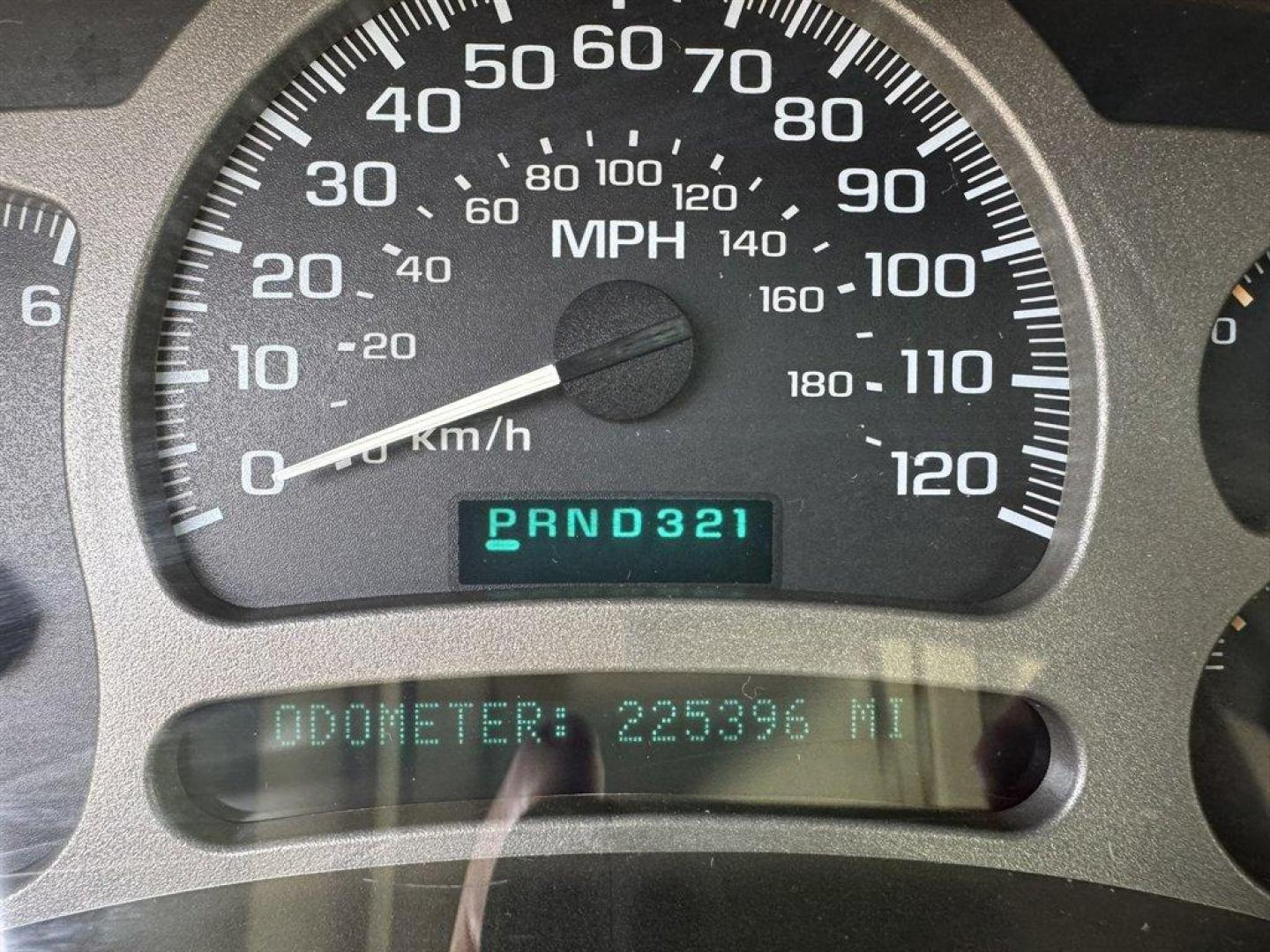 2005 Gold /Grey GMC Yukon XL (1GKFK66U05J) with an 6.0l V8 SFI OHV 6.0l engine, Automatic transmission, located at 745 East Steele Rd., West Columbia, SC, 29170, (803) 755-9148, 33.927212, -81.148483 - Photo#10