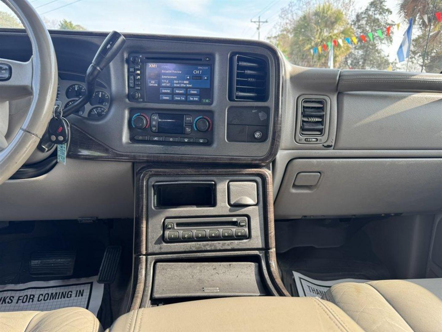 2005 Gold /Grey GMC Yukon XL (1GKFK66U05J) with an 6.0l V8 SFI OHV 6.0l engine, Automatic transmission, located at 745 East Steele Rd., West Columbia, SC, 29170, (803) 755-9148, 33.927212, -81.148483 - Photo#11