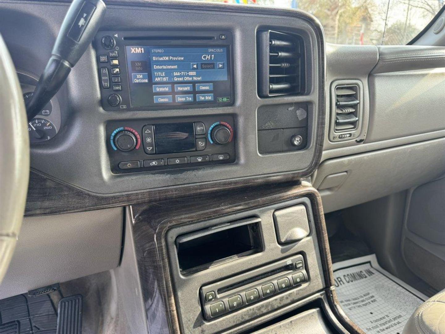 2005 Gold /Grey GMC Yukon XL (1GKFK66U05J) with an 6.0l V8 SFI OHV 6.0l engine, Automatic transmission, located at 745 East Steele Rd., West Columbia, SC, 29170, (803) 755-9148, 33.927212, -81.148483 - Photo#12