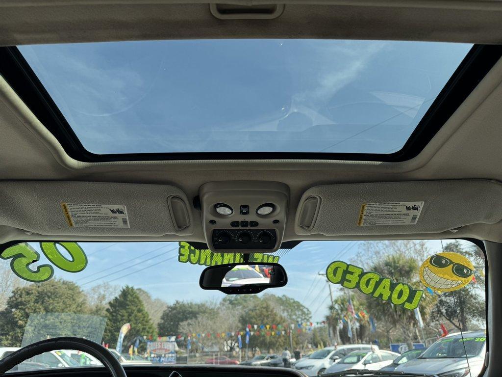 2005 Gold /Grey GMC Yukon XL (1GKFK66U05J) with an 6.0l V8 SFI OHV 6.0l engine, Automatic transmission, located at 745 East Steele Rd., West Columbia, SC, 29170, (803) 755-9148, 33.927212, -81.148483 - Photo#14