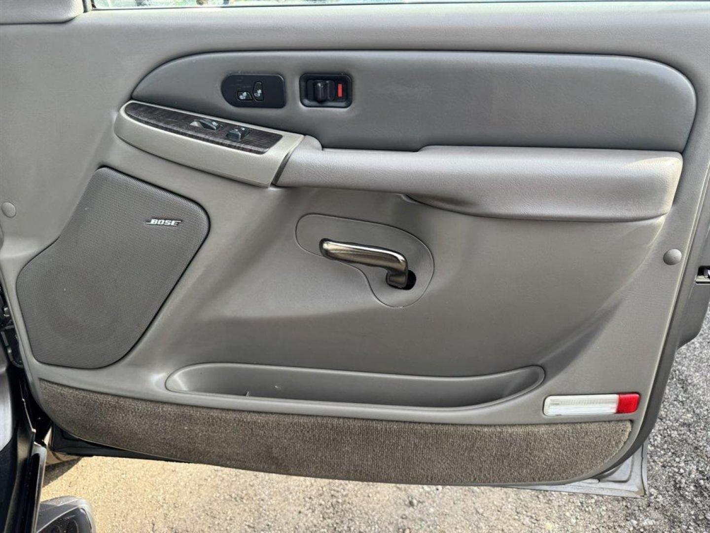 2005 Gold /Grey GMC Yukon XL (1GKFK66U05J) with an 6.0l V8 SFI OHV 6.0l engine, Automatic transmission, located at 745 East Steele Rd., West Columbia, SC, 29170, (803) 755-9148, 33.927212, -81.148483 - Photo#26