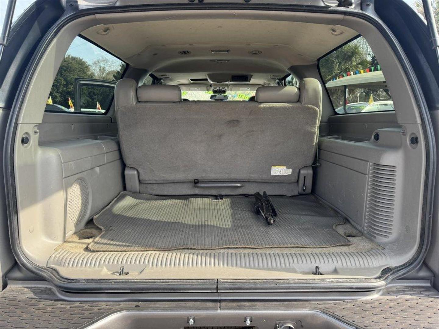 2005 Gold /Grey GMC Yukon XL (1GKFK66U05J) with an 6.0l V8 SFI OHV 6.0l engine, Automatic transmission, located at 745 East Steele Rd., West Columbia, SC, 29170, (803) 755-9148, 33.927212, -81.148483 - Photo#28