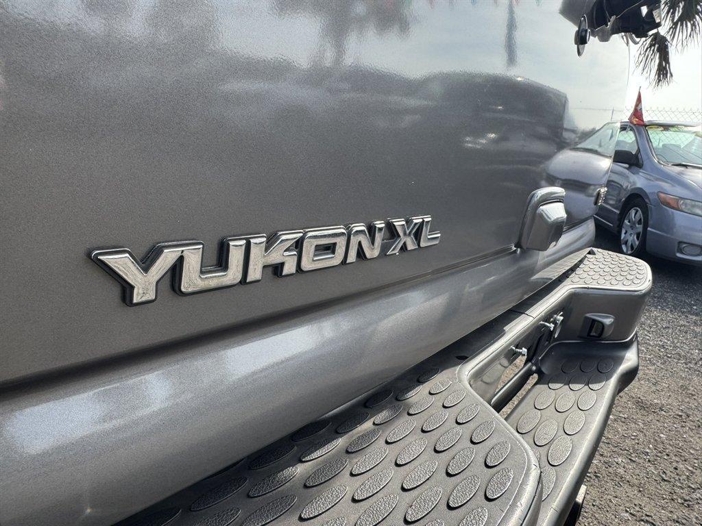 2005 Gold /Grey GMC Yukon XL (1GKFK66U05J) with an 6.0l V8 SFI OHV 6.0l engine, Automatic transmission, located at 745 East Steele Rd., West Columbia, SC, 29170, (803) 755-9148, 33.927212, -81.148483 - Photo#29