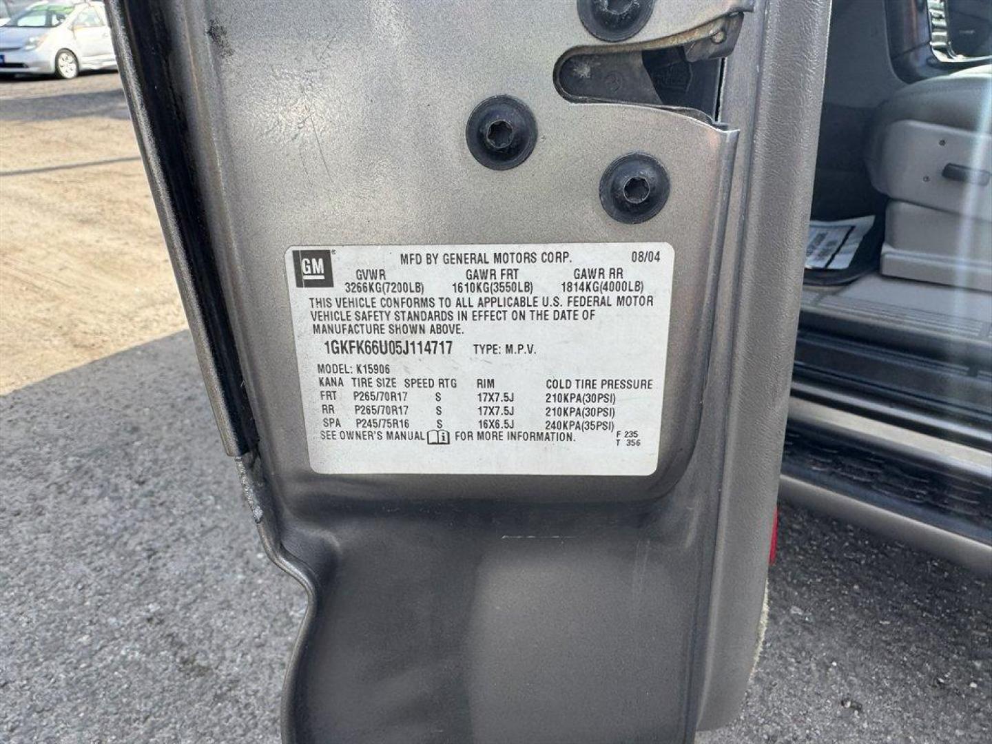 2005 Gold /Grey GMC Yukon XL (1GKFK66U05J) with an 6.0l V8 SFI OHV 6.0l engine, Automatic transmission, located at 745 East Steele Rd., West Columbia, SC, 29170, (803) 755-9148, 33.927212, -81.148483 - Photo#34