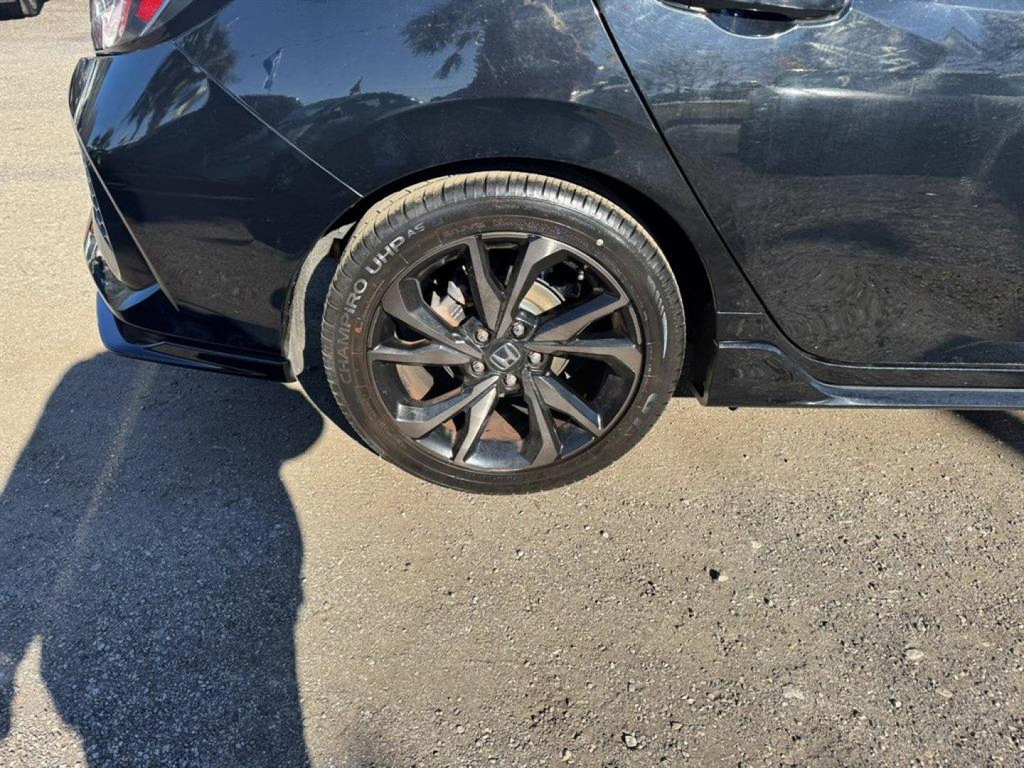 2018 Black /Black Honda Civic (SHHFK7G44JU) with an 1.5l I-4 DI Dohc T/C 1.5l engine, Manual transmission, located at 745 East Steele Rd., West Columbia, SC, 29170, (803) 755-9148, 33.927212, -81.148483 - Photo#27