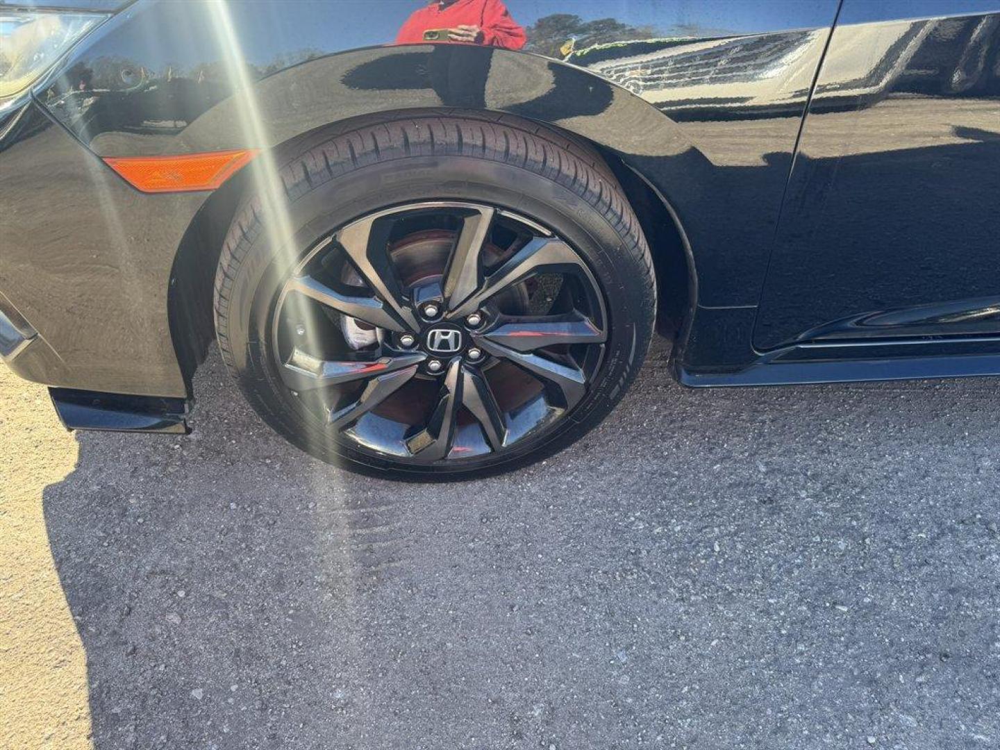 2018 Black /Black Honda Civic (SHHFK7G44JU) with an 1.5l I-4 DI Dohc T/C 1.5l engine, Manual transmission, located at 745 East Steele Rd., West Columbia, SC, 29170, (803) 755-9148, 33.927212, -81.148483 - Photo#29