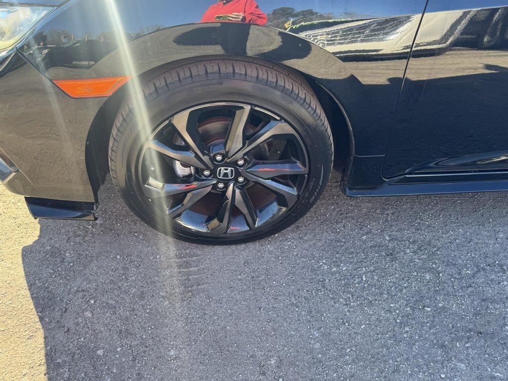 2018 Black /Black Honda Civic (SHHFK7G44JU) with an 1.5l I-4 DI Dohc T/C 1.5l engine, Manual transmission, located at 745 East Steele Rd., West Columbia, SC, 29170, (803) 755-9148, 33.927212, -81.148483 - Photo#29