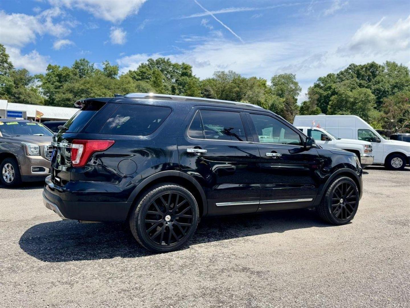 2017 Black /Black Ford Explorer (1FM5K7F8XHG) with an 3.5l V6 Smpi TI-VCT 3.5l engine, Automatic transmission, located at 745 East Steele Rd., West Columbia, SC, 29170, (803) 755-9148, 33.927212, -81.148483- Photo#3