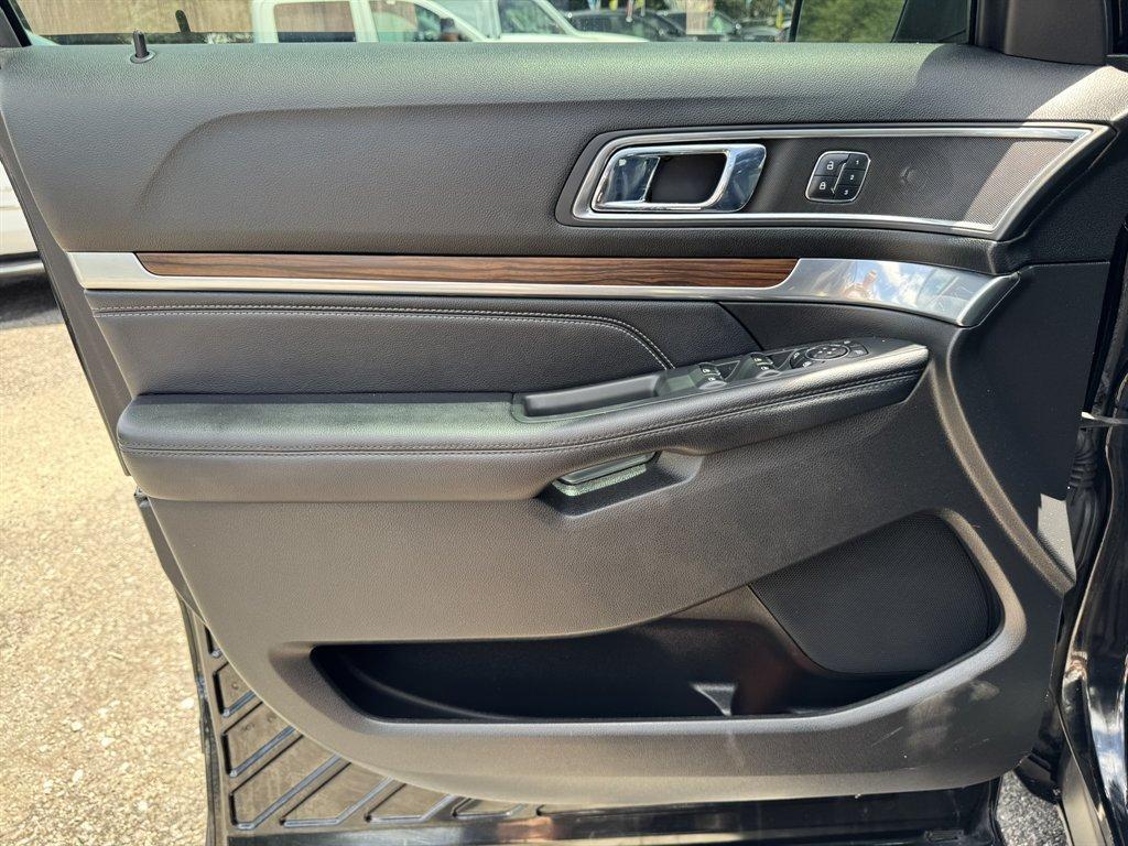 2017 Black /Black Ford Explorer (1FM5K7F8XHG) with an 3.5l V6 Smpi TI-VCT 3.5l engine, Automatic transmission, located at 745 East Steele Rd., West Columbia, SC, 29170, (803) 755-9148, 33.927212, -81.148483 - Photo#19