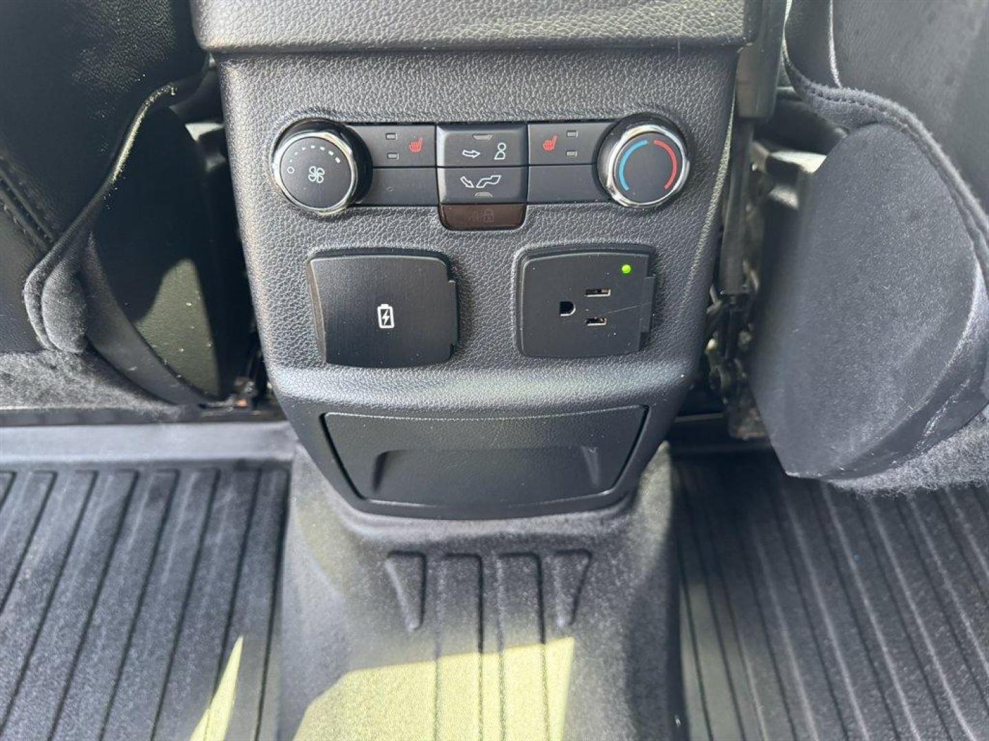 2017 Black /Black Ford Explorer (1FM5K7F8XHG) with an 3.5l V6 Smpi TI-VCT 3.5l engine, Automatic transmission, located at 745 East Steele Rd., West Columbia, SC, 29170, (803) 755-9148, 33.927212, -81.148483- Photo#25
