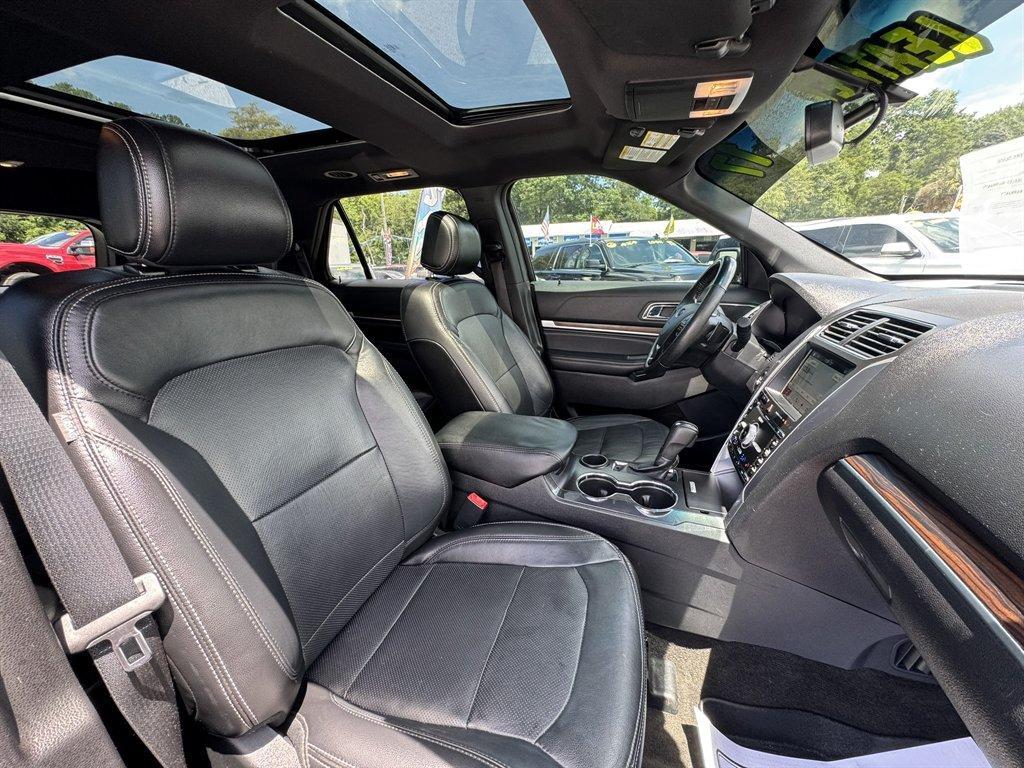 2017 Black /Black Ford Explorer (1FM5K7F8XHG) with an 3.5l V6 Smpi TI-VCT 3.5l engine, Automatic transmission, located at 745 East Steele Rd., West Columbia, SC, 29170, (803) 755-9148, 33.927212, -81.148483 - Photo#30