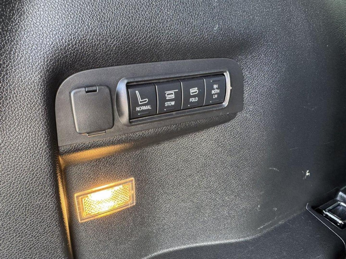 2017 Black /Black Ford Explorer (1FM5K7F8XHG) with an 3.5l V6 Smpi TI-VCT 3.5l engine, Automatic transmission, located at 745 East Steele Rd., West Columbia, SC, 29170, (803) 755-9148, 33.927212, -81.148483- Photo#33