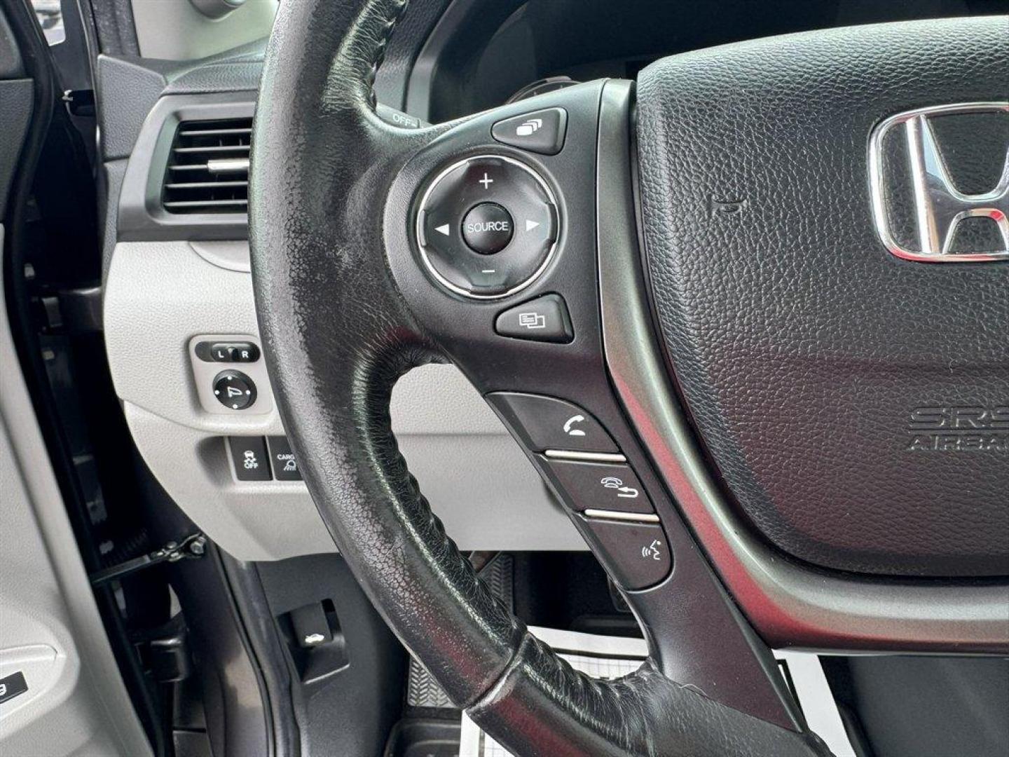 2019 Grey /Grey Honda Ridgeline (5FPYK3F62KB) with an 3.5l V6 DI Sohc I-Vtec 3. engine, Automatic transmission, located at 745 East Steele Rd., West Columbia, SC, 29170, (803) 755-9148, 33.927212, -81.148483 - Photo#8